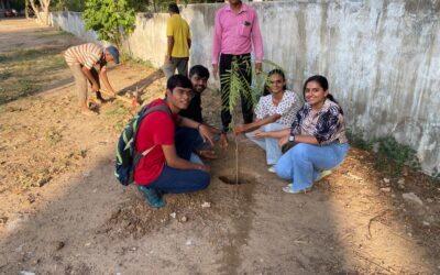 Des étudiants de l’Université CEPT d’Ahmedabad plantent et adoptent 30 arbres !